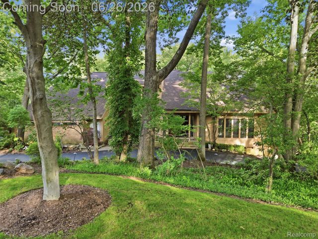 4751 Rolling Ridge Road, West Bloomfield Charter Township, MI 48323