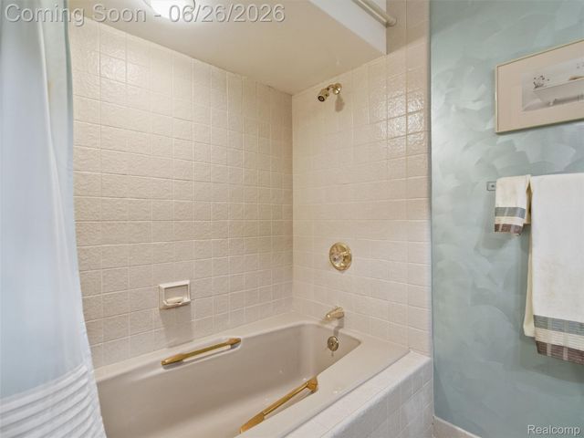 4751 Rolling Ridge Road, West Bloomfield Charter Township, MI 48323
