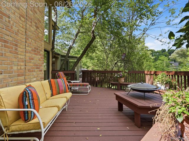 4751 Rolling Ridge Road, West Bloomfield Charter Township, MI 48323