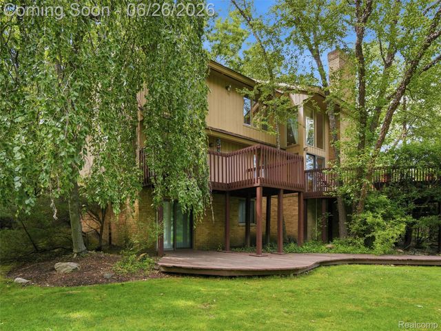 4751 Rolling Ridge Road, West Bloomfield Charter Township, MI 48323