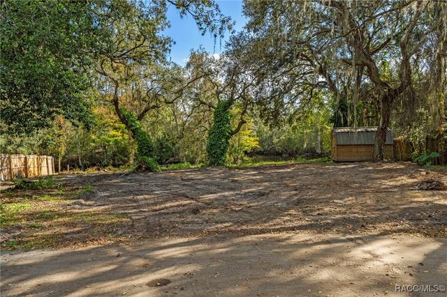 11860 E Cardinal Place, Floral City, FL 34436