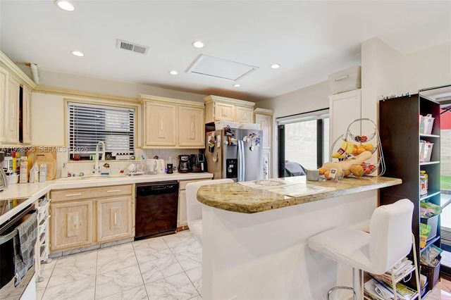 1057 NE 202nd Ln, Miami, FL 33179