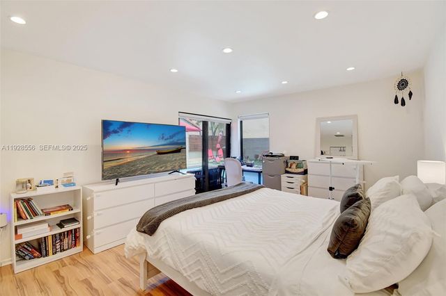 1057 NE 202nd Ln, Miami, FL 33179