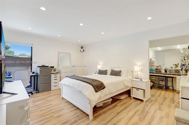 1057 NE 202nd Ln, Miami, FL 33179