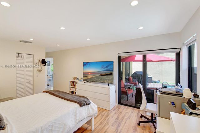 1057 NE 202nd Ln, Miami, FL 33179