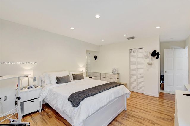 1057 NE 202nd Ln, Miami, FL 33179