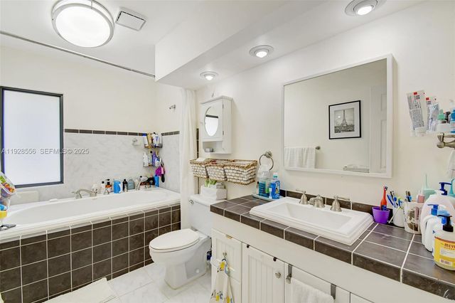 1057 NE 202nd Ln, Miami, FL 33179