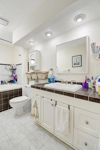 1057 NE 202nd Ln, Miami, FL 33179