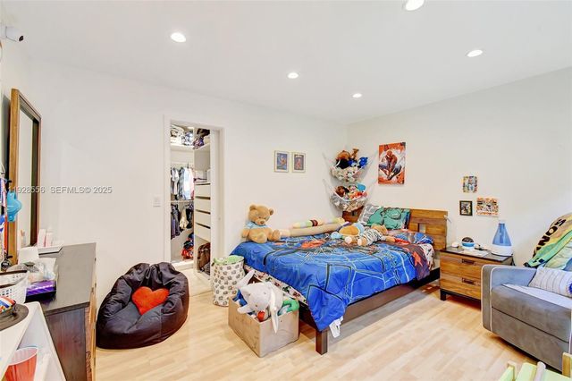 1057 NE 202nd Ln, Miami, FL 33179