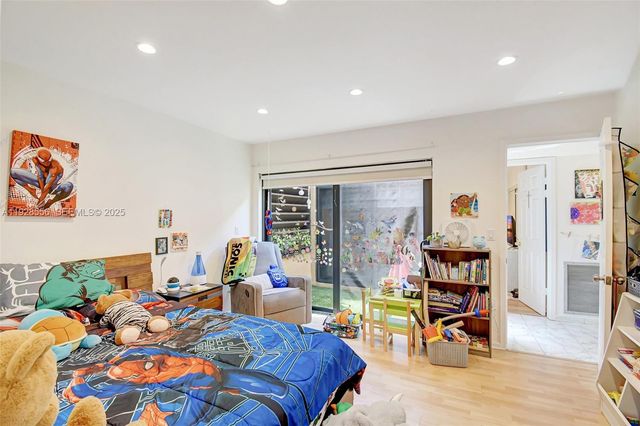 1057 NE 202nd Ln, Miami, FL 33179