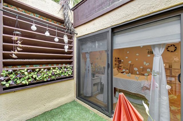 1057 NE 202nd Ln, Miami, FL 33179