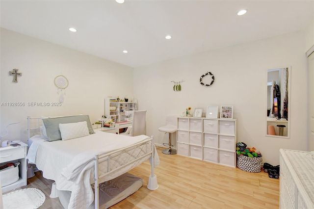 1057 NE 202nd Ln, Miami, FL 33179