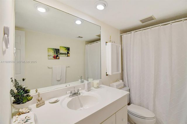 1057 NE 202nd Ln, Miami, FL 33179