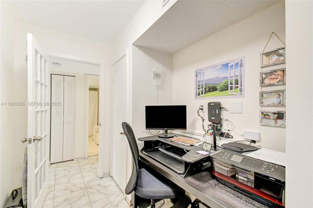 1057 NE 202nd Ln, Miami, FL 33179