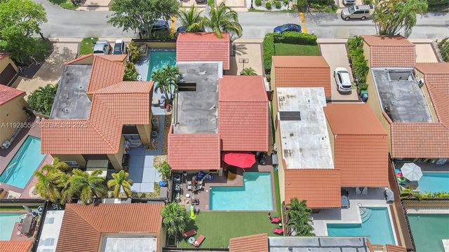 1057 NE 202nd Ln, Miami, FL 33179