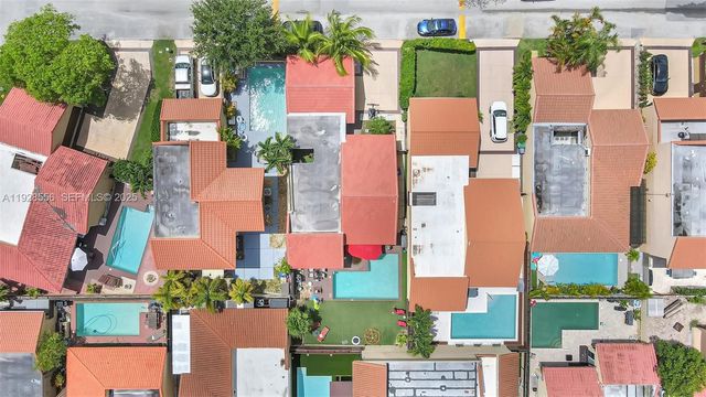 1057 NE 202nd Ln, Miami, FL 33179