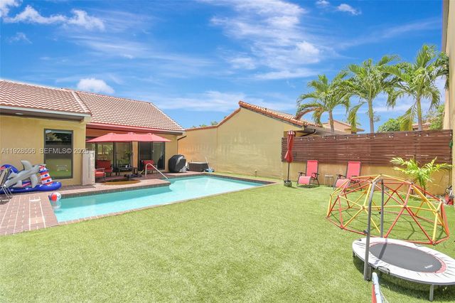 1057 NE 202nd Ln, Miami, FL 33179