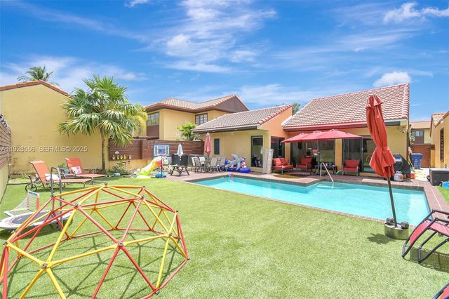 1057 NE 202nd Ln, Miami, FL 33179