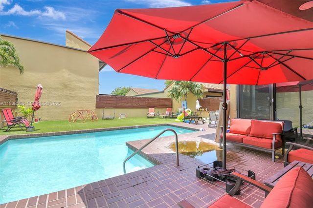 1057 NE 202nd Ln, Miami, FL 33179