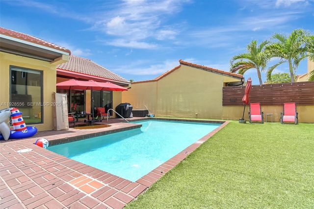 1057 NE 202nd Ln, Miami, FL 33179