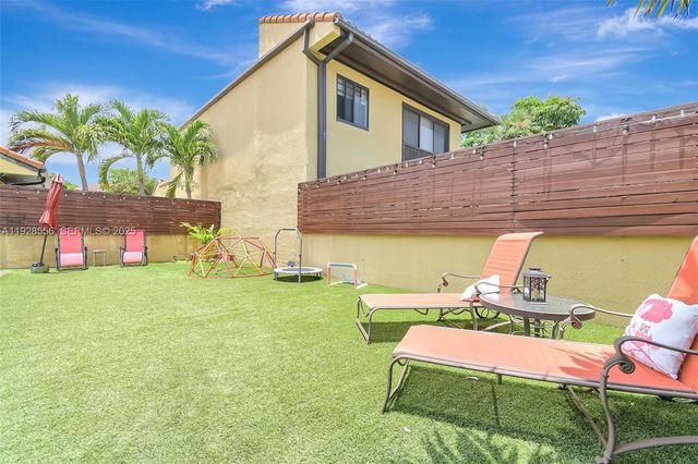 1057 NE 202nd Ln, Miami, FL 33179