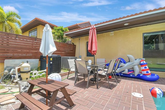 1057 NE 202nd Ln, Miami, FL 33179