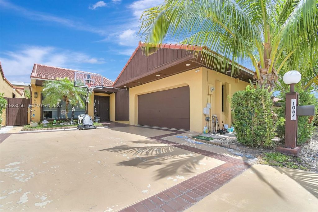 1057 NE 202nd Ln, Miami, FL 33179