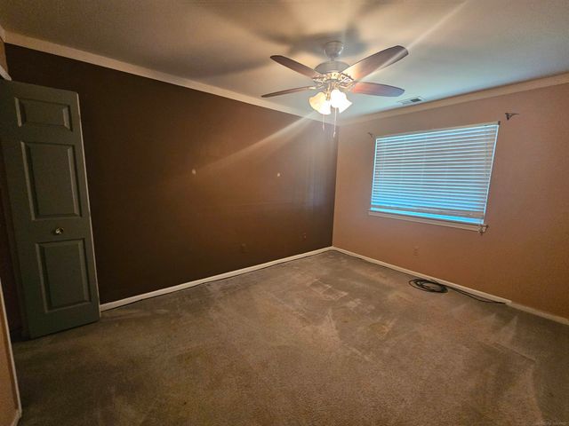 17459 Utica Oaks Lane, Roseville, MI 48066