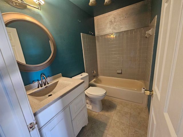 17459 Utica Oaks Lane, Roseville, MI 48066