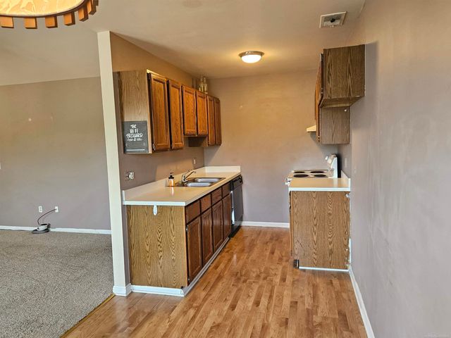 17459 Utica Oaks Lane, Roseville, MI 48066