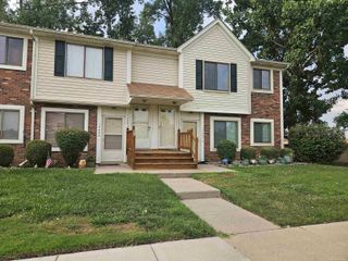 17459 Utica Oaks Lane, Roseville, MI 48066