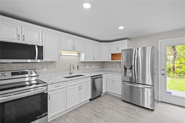 47 Morgan Avenue 29, Johnston, RI 02919