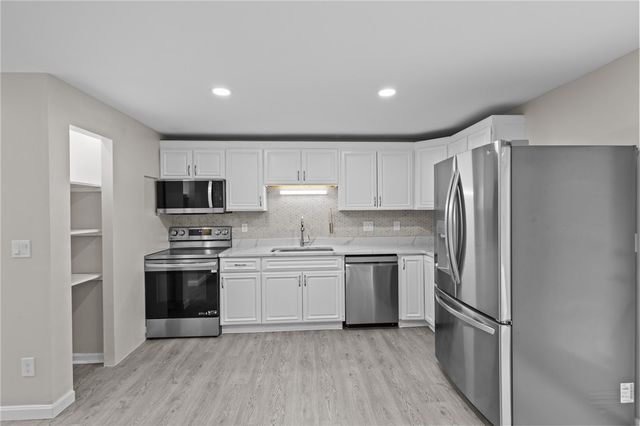 47 Morgan Avenue 29, Johnston, RI 02919