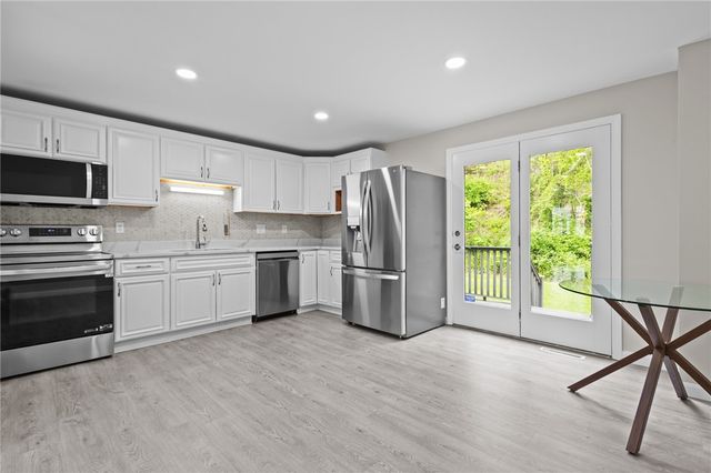 47 Morgan Avenue 29, Johnston, RI 02919