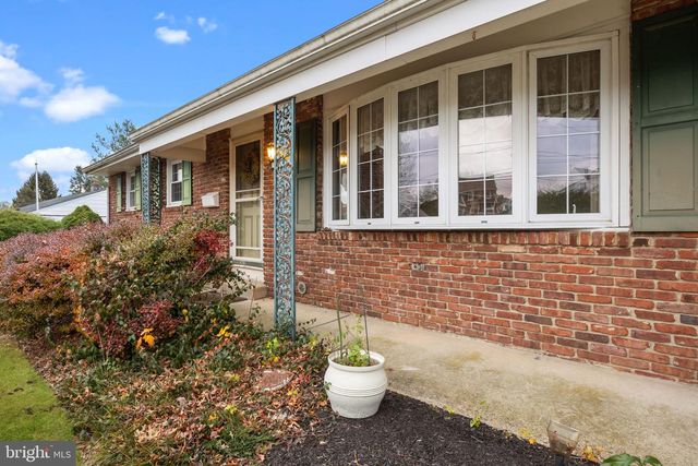 23 DARK LEAF DR, Hamilton, NJ 08610