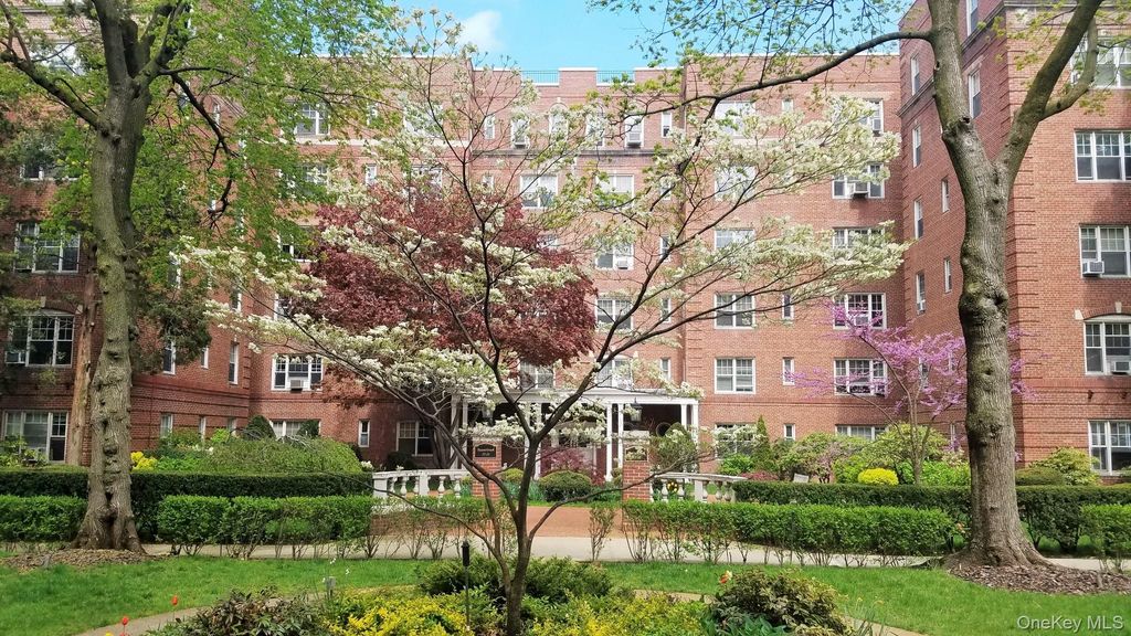 77-35 113th Street 1F, Forest Hills, NY 11375