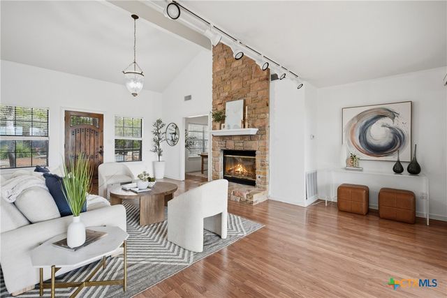 3112 Crosswind Drive, Spicewood, TX 78669