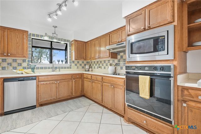 3112 Crosswind Drive, Spicewood, TX 78669