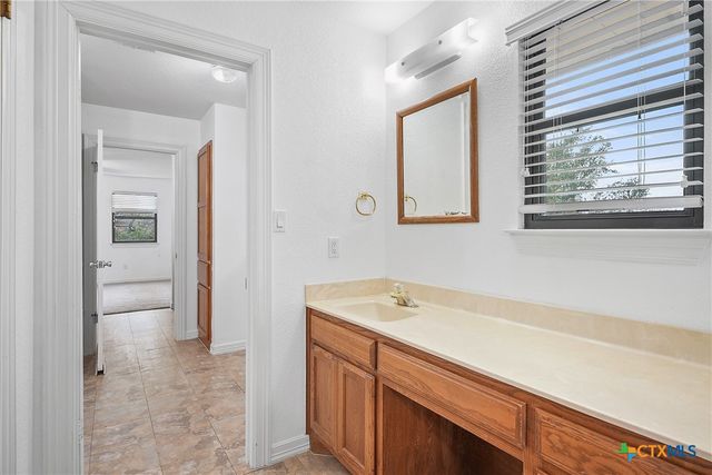 3112 Crosswind Drive, Spicewood, TX 78669