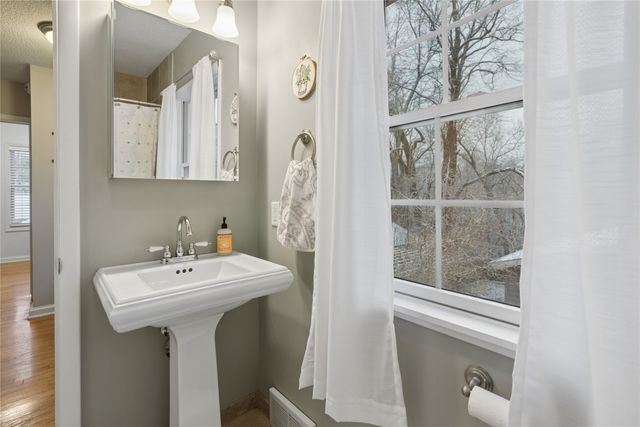 3900 Clinton Avenue, Des Moines, IA 50310