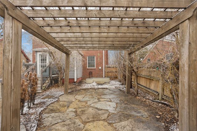 3900 Clinton Avenue, Des Moines, IA 50310