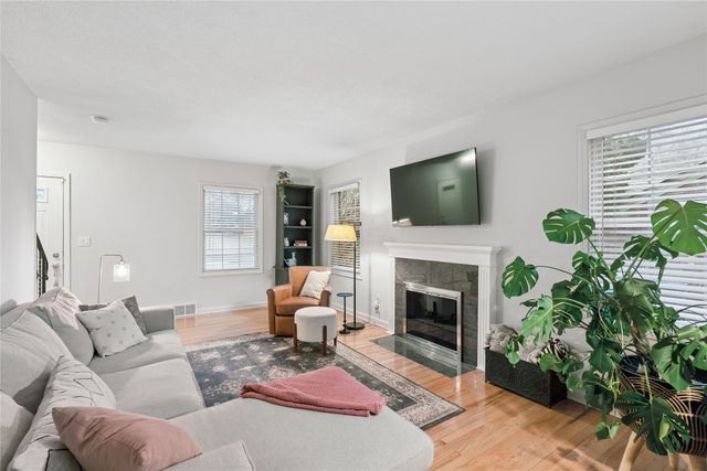 3900 Clinton Avenue, Des Moines, IA 50310