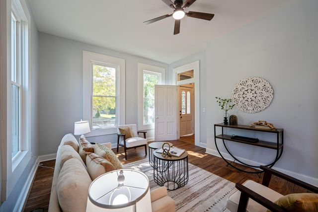 150 N Oak Street, London, OH 43140