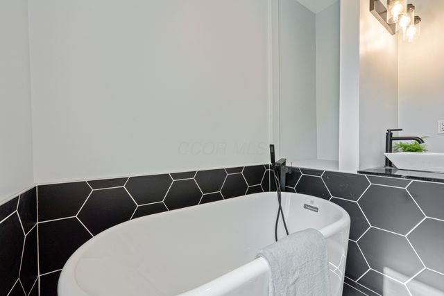 150 N Oak Street, London, OH 43140