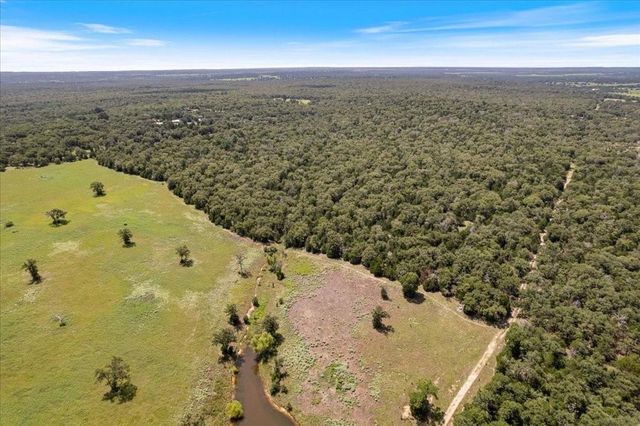 000 Hidden Oaks LN, Elgin, TX 78621