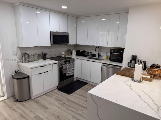 310 NE 12th Avenue, Pompano Beach, FL 33060