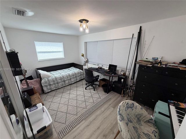 310 NE 12th Avenue, Pompano Beach, FL 33060