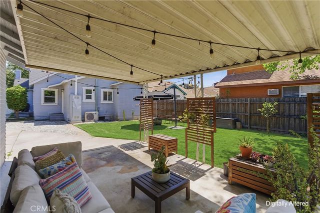 1993 N Marengo Avenue, Pasadena, CA 91103