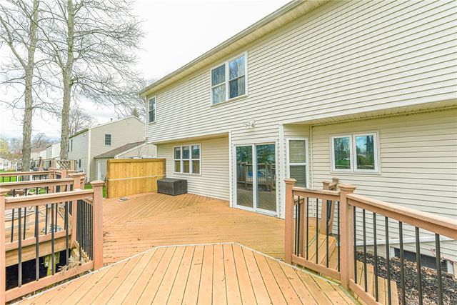 279 Macintosh Drive, Greece, NY 14626