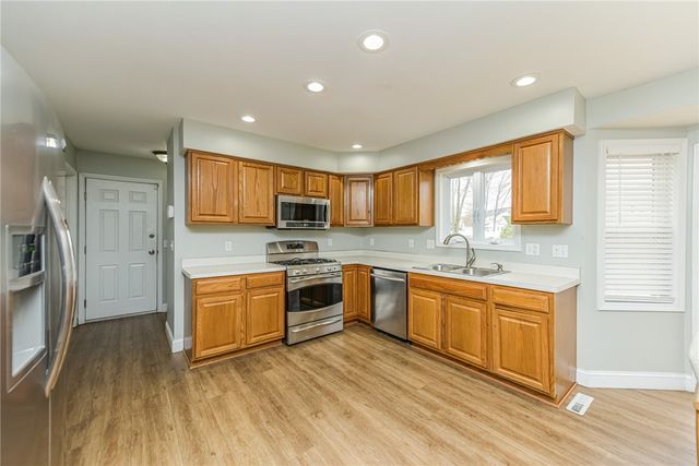 279 Macintosh Drive, Greece, NY 14626